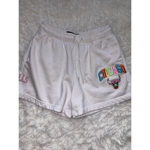 Chicago Bulls Pro Standard Sz. M white shorts. Great pair